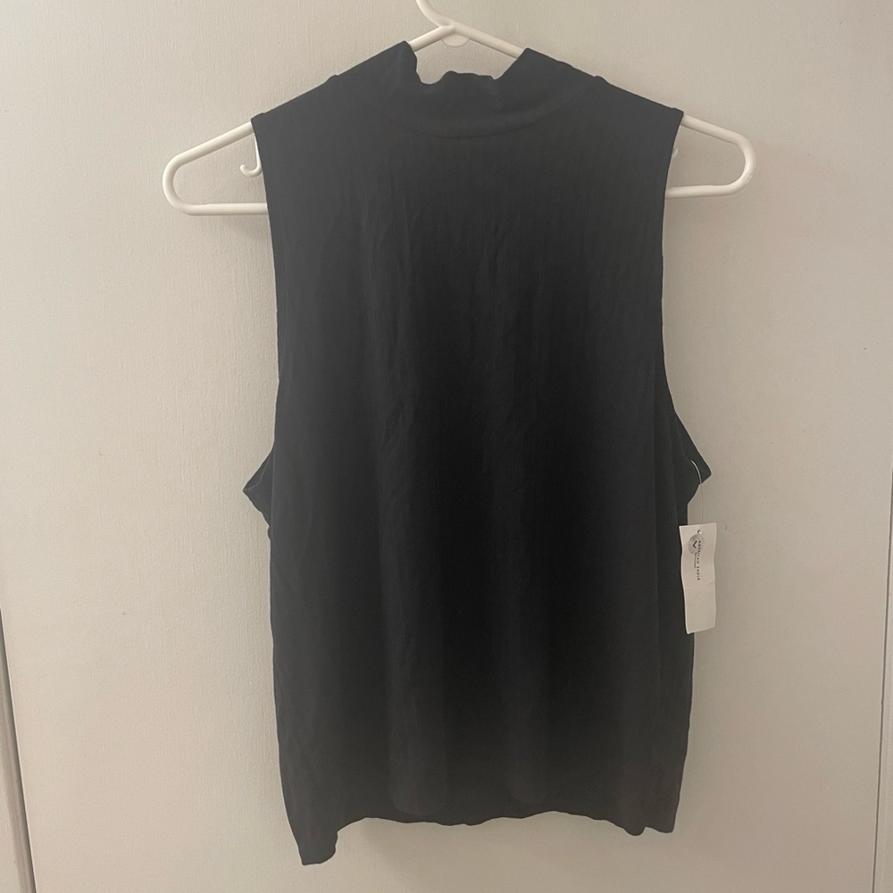 American Eagle Outfitters Black Sleeveless Muscle Tee with Mandarin Collar